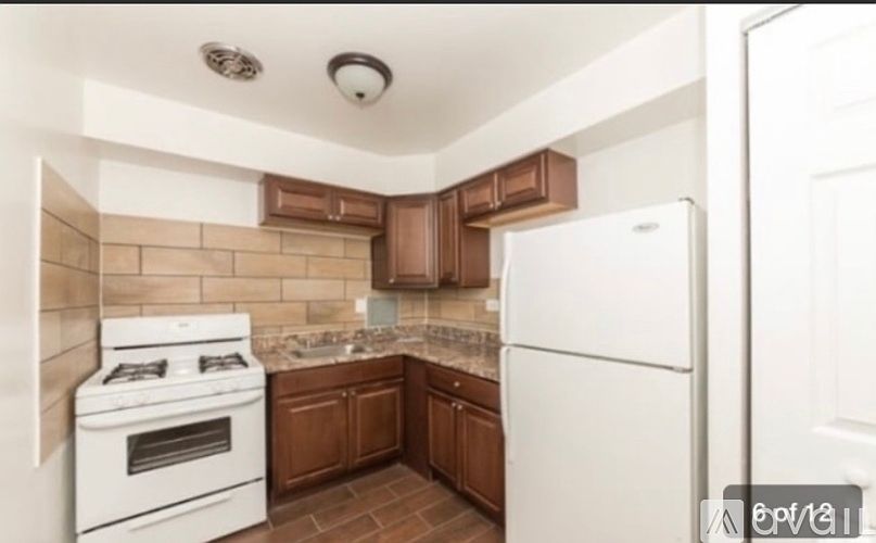 1st image of 3710 N Pine Grove Ave #2