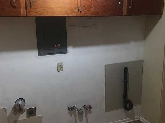 3rd image of 1845 Grandview Dr