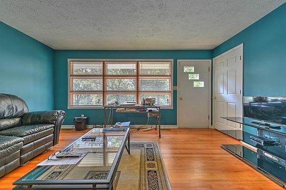 5th image of 702 Wedgewood Cir