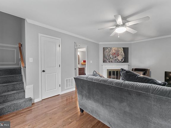 5th image of 400 Liberty Ct