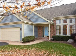 127 Duntrune Ln #102, Inverness, IL 60067