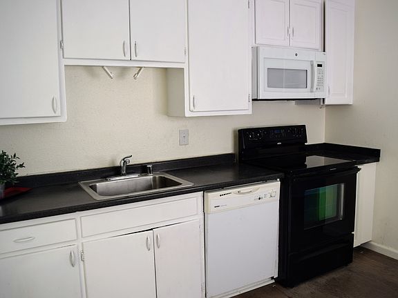 4th image of 1610 Noia Ave