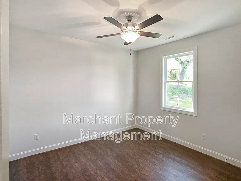 180 Floyd St — Photo 14