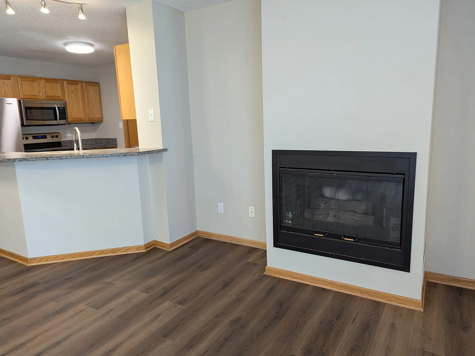 2 bed, 1.5 bath, 1226 sqft, $1,600 — Photo 3