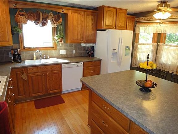 2nd image of 1304 Beechwood Ave