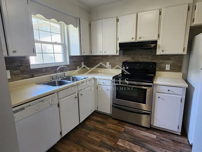 613 N Pointe Crk — Photo 3