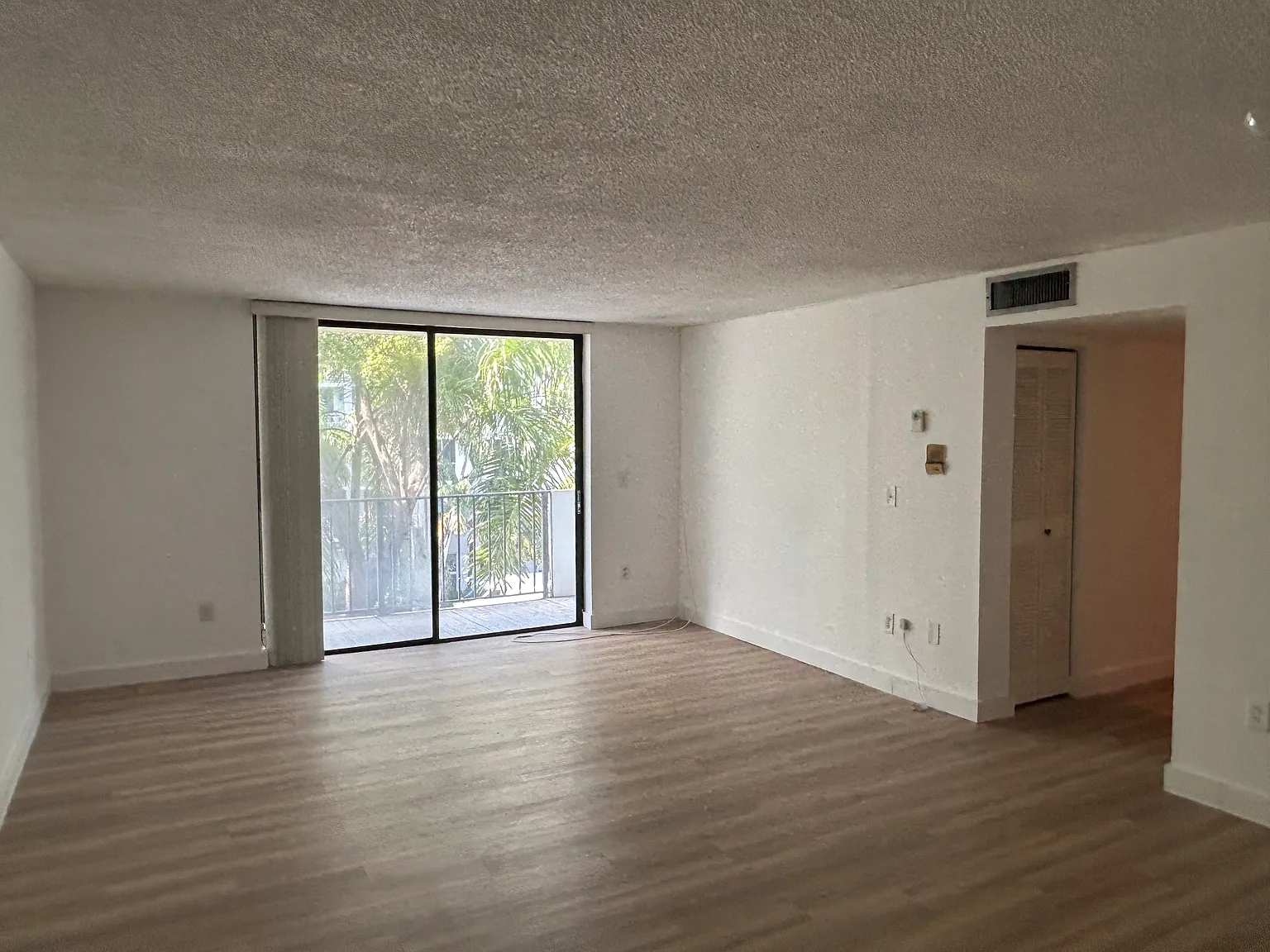 2 bed, 880 sqft, $2,950 — Photo 2