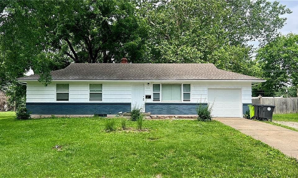 1st image of 204 N Park Dr