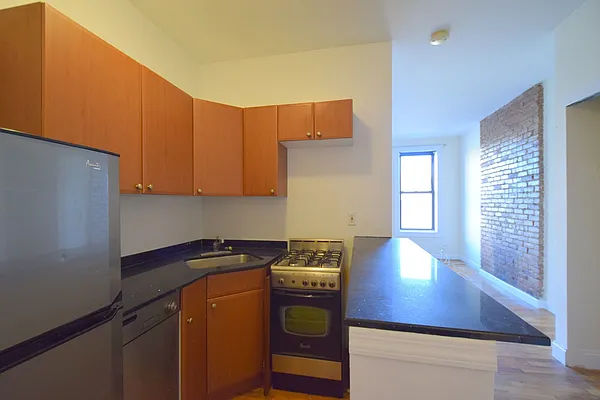 Rented by Uptown Flats LLC | media 5