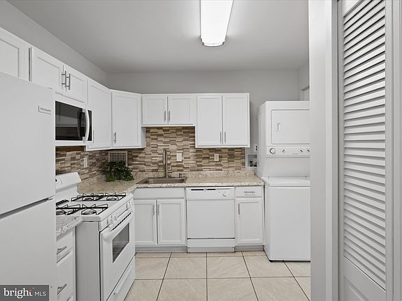 3rd image of 3701 S George Mason Dr Unit 2118N