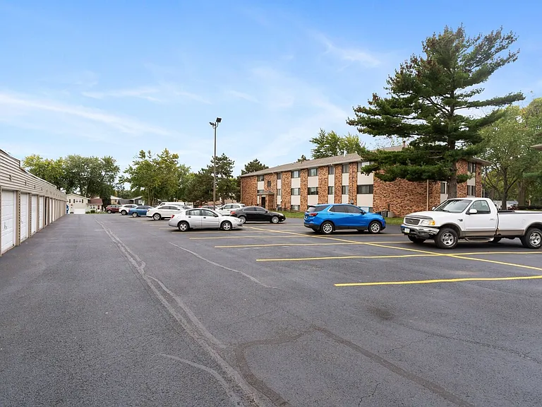 Breckenridge Davenport Apartments — Photo 7