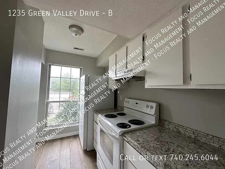 1235 Green Valley Dr #B — Photo 2