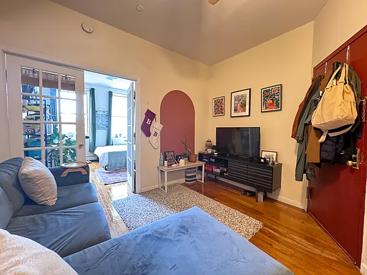 Rented by Compass | media 3