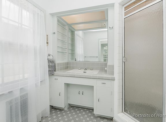 5th image of 246 E Park Ave