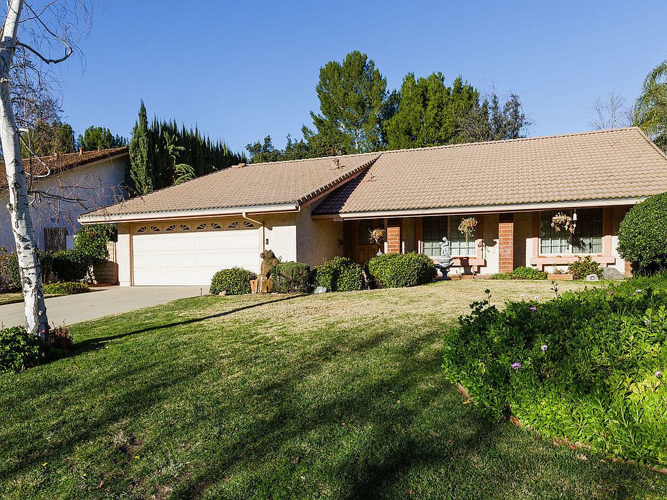 1st image of 3054 E Sierra Dr