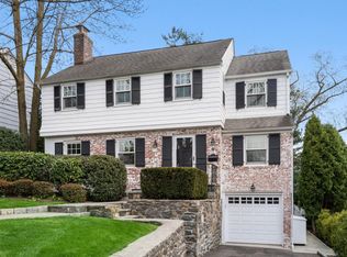 128 E Garden Rd, Larchmont, NY 10538