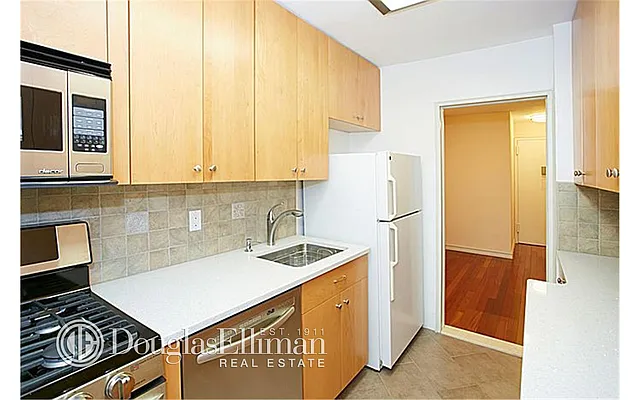 Sold by Douglas Elliman | media 15