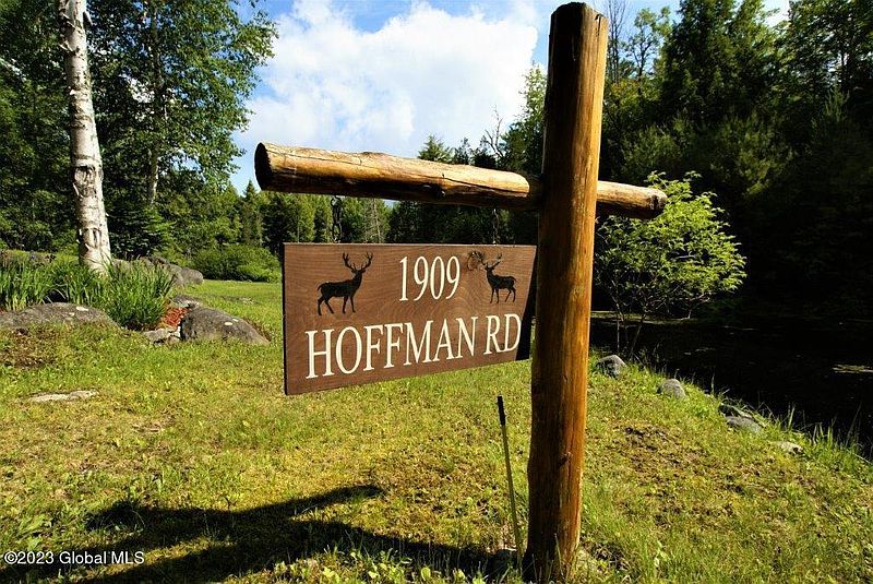 4th image of 1909 Hoffman Road