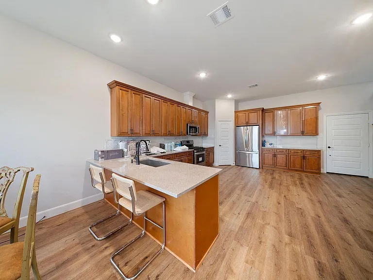 2019 Olivos St — Photo 8