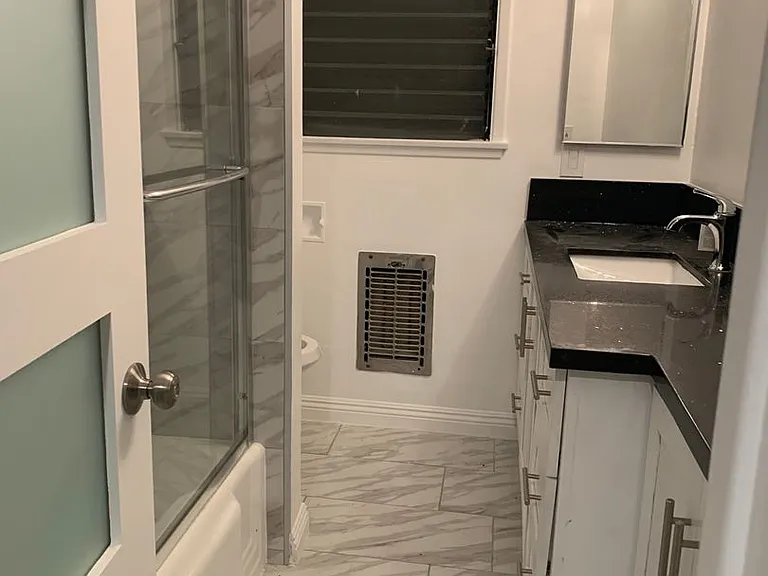 1105 S Barrington Ave — Photo 8