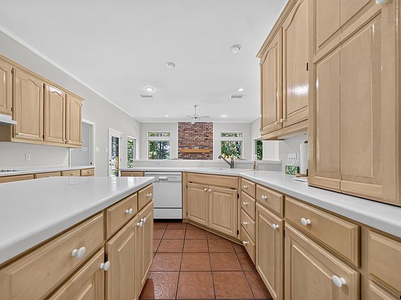 5th image of 15744 Timberhill Dr