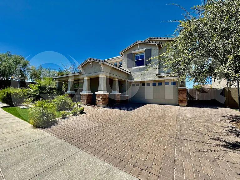 1312 E Gemini Pl — Photo 3