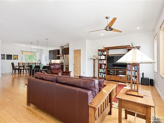 5th image of 450 W Prairie St
