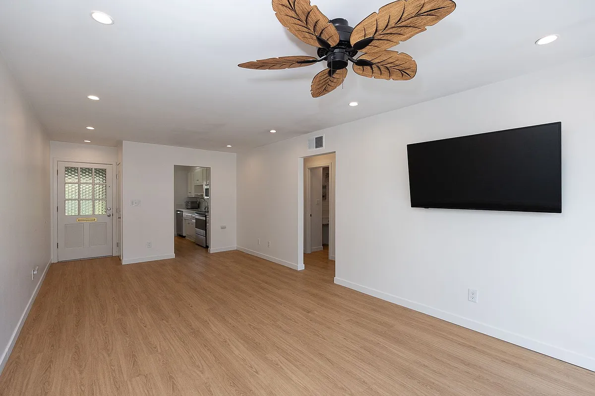 Building Photo - 130 E Alta Grn