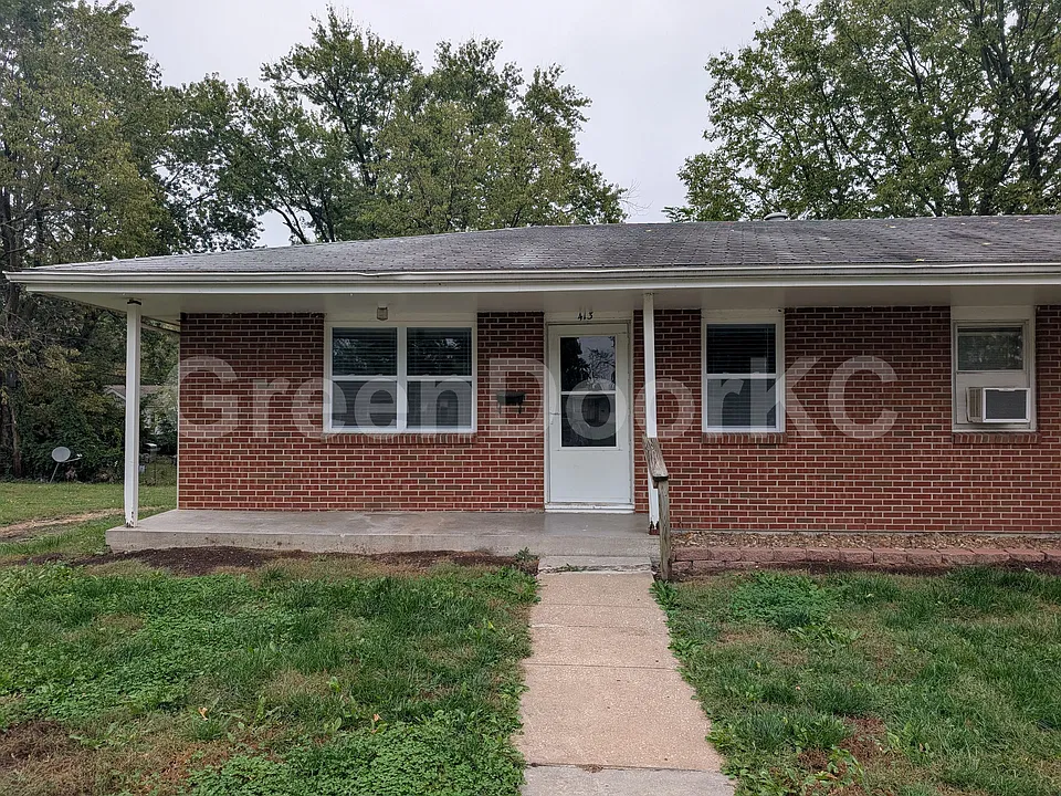 413 Holiday Dr