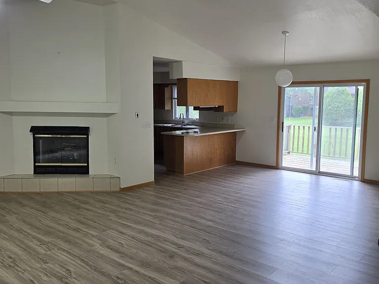 107 Kendall St — Photo 2