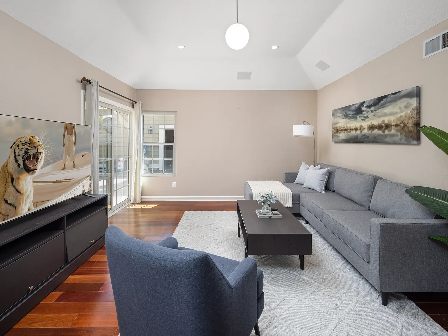 3 bed, 1816 sqft, $4,850 — Photo 4