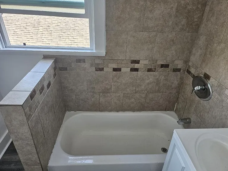 1445 N Warren Ave — Photo 10