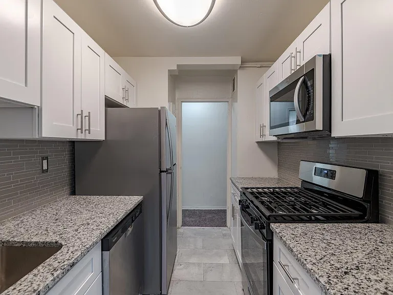 The Carlyle Apartment Homes — Photo 1