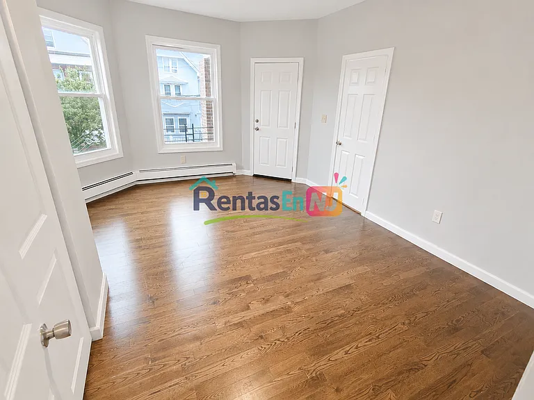 266-268 S 6th St #2A — Photo 6