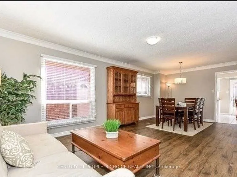 4339 Radisson Cres W — Photo 7