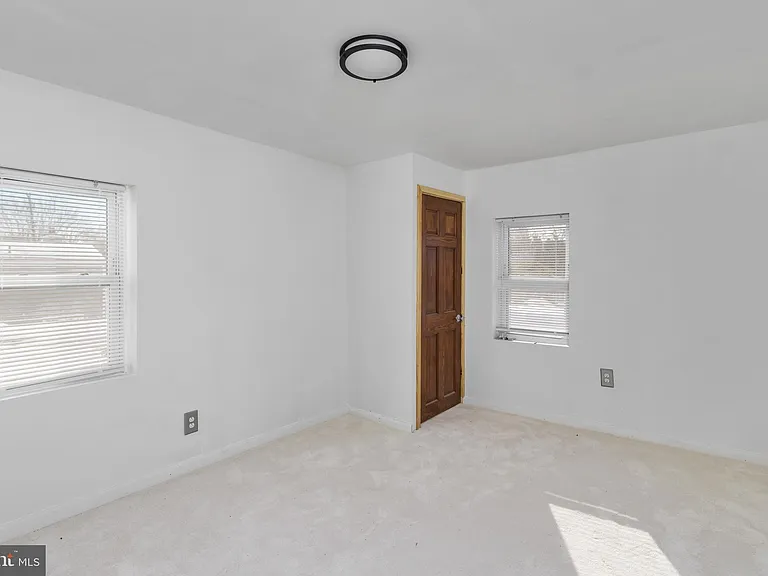 422 Prince St — Photo 17