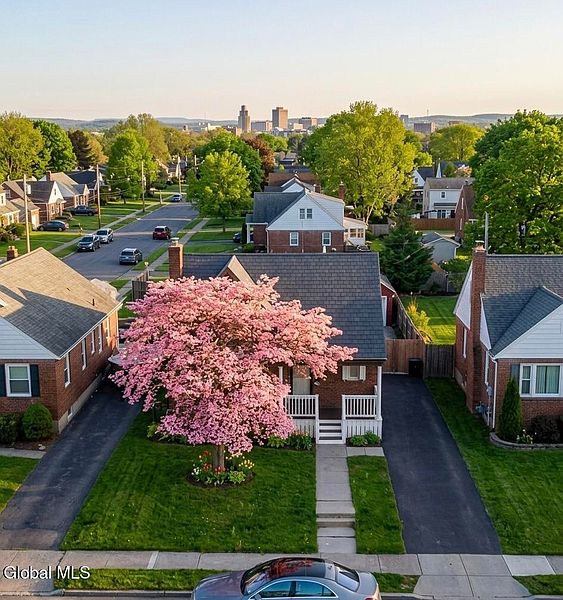2nd image of 130 Van Schoick Avenue