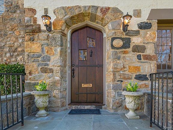 2nd image of 7 Acorn Lane