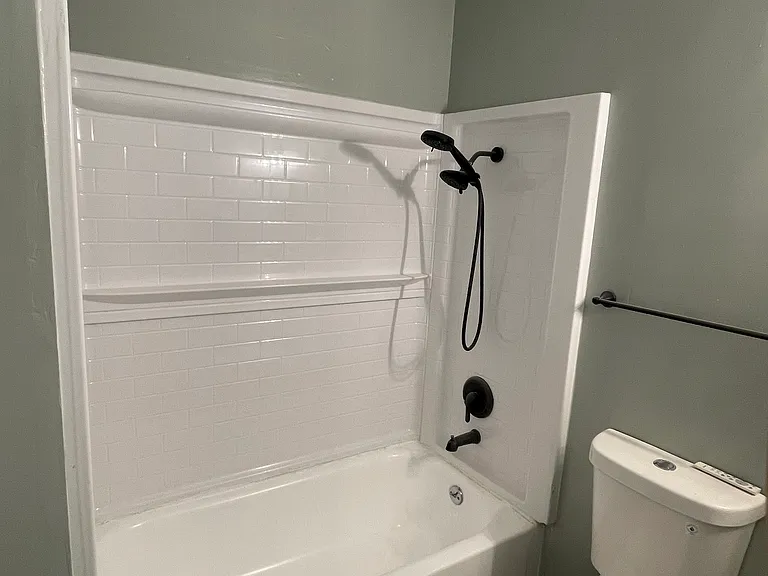 Bathroom 1 - Pic 2
