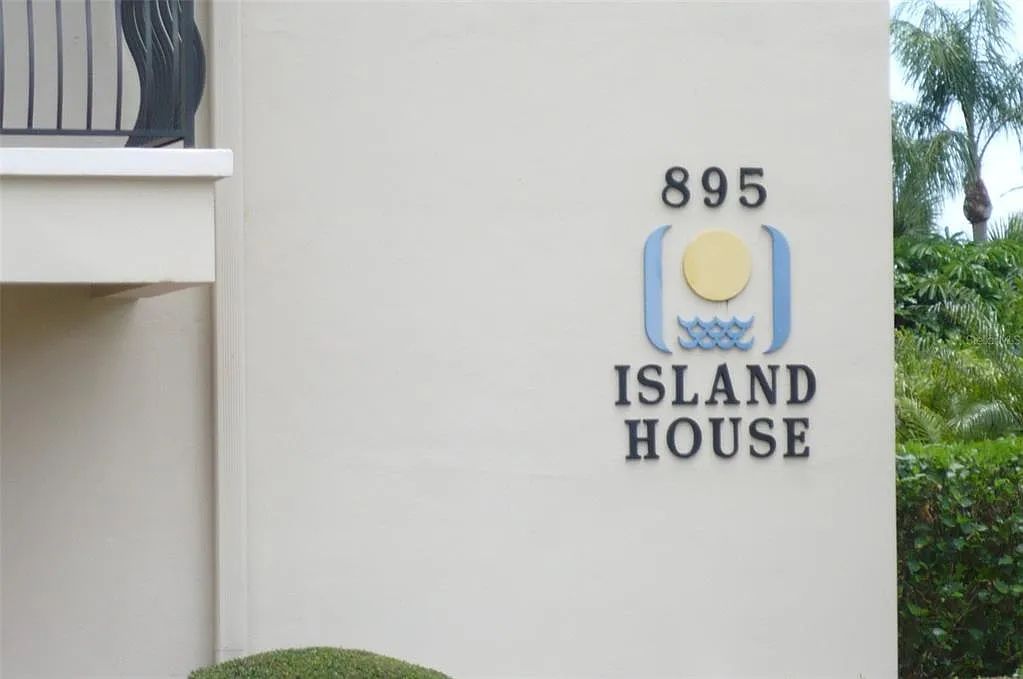 2 bed, 2.0 bath, 1007 sqft, $3,800 — Photo 2