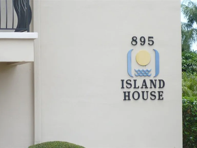 895 S Gulfview Blvd #203 — Photo 2