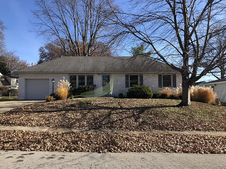 805 SW Lea Dr — Photo 1