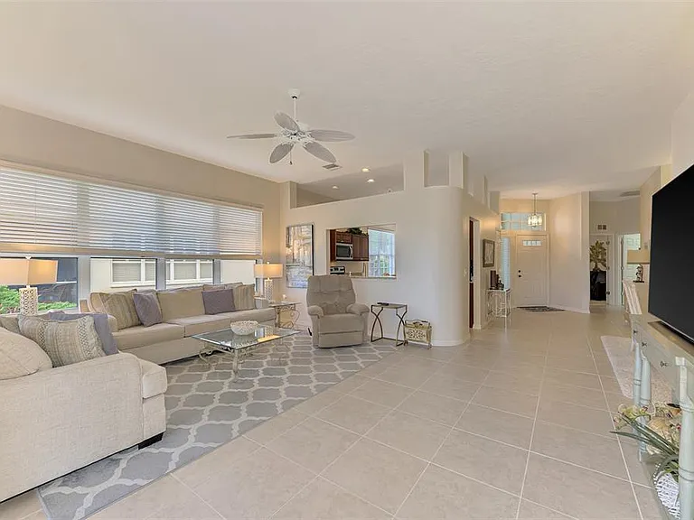 549 Fallbrook Dr — Photo 22