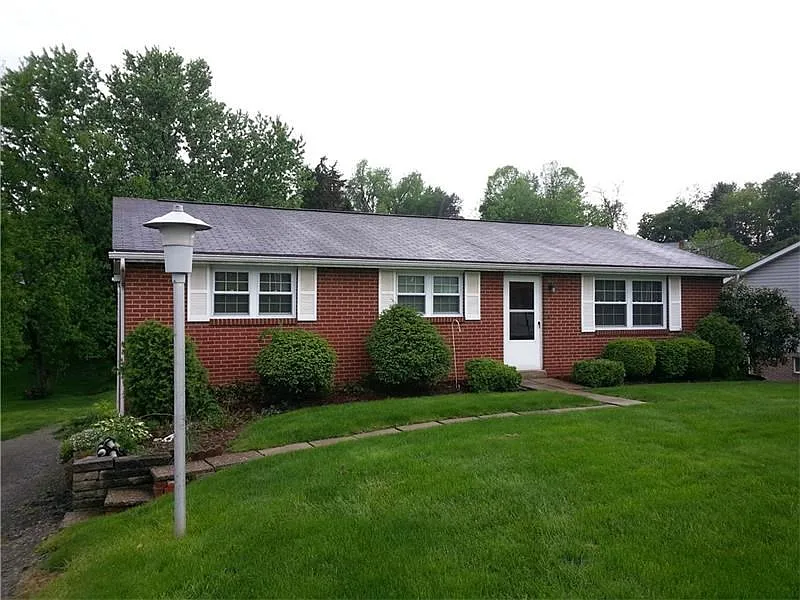 106 W Hempfield Dr photo 1