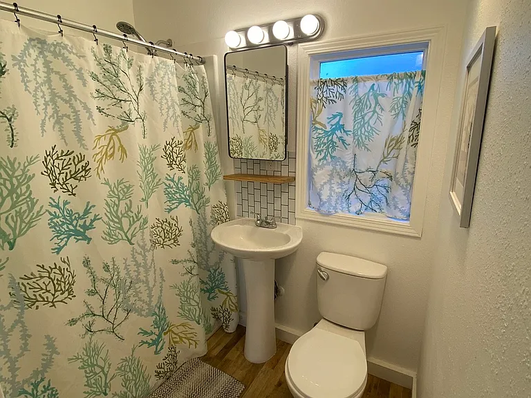 107 E Barnett St — Photo 5