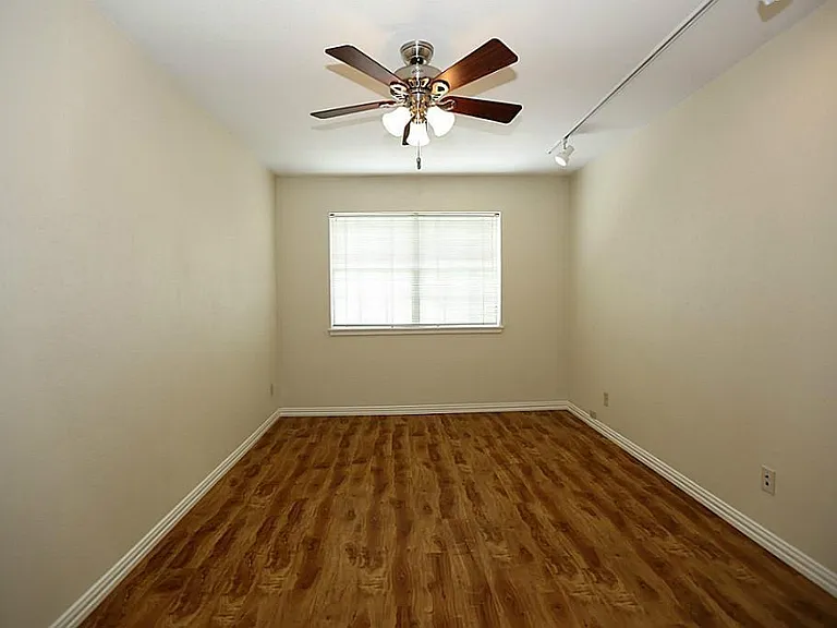2602 W Holcombe Blvd — Photo 19