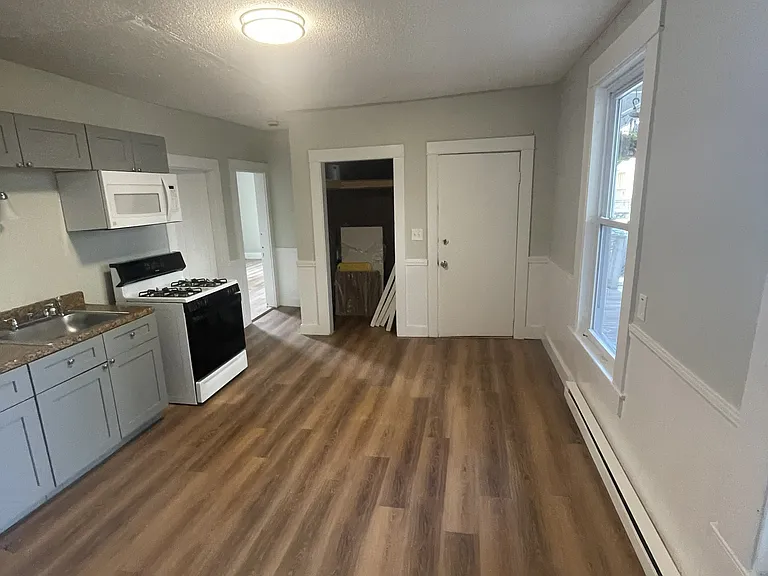 328 Cedar St #1R — Photo 3