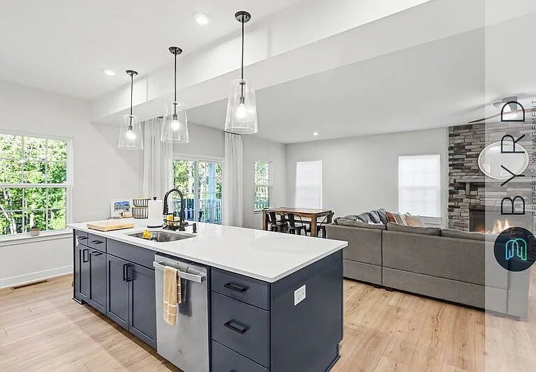 18606 Holly Crest Dr — Photo 10