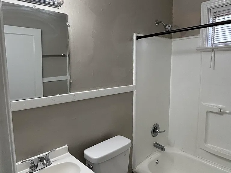 3732 Hazelwood Ave — Photo 2