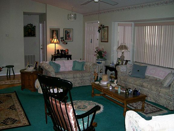 3rd image of 2421 Royal Palm Dr